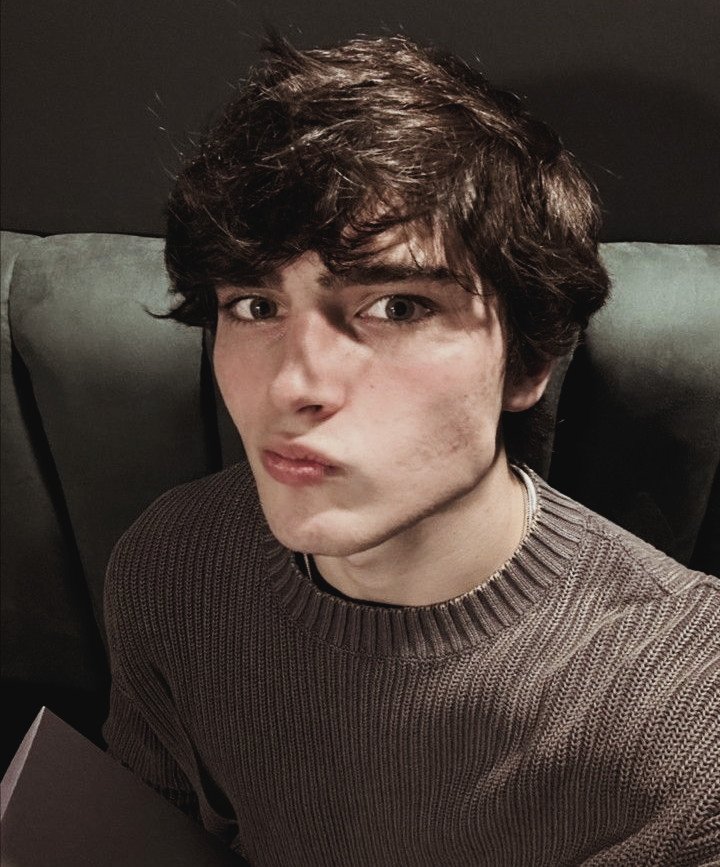 Nuanche's tweet photo. ㅤ
And then Arlo look down to his plate full of chicken butter and rice. "It's time to eat you up, baby. I'm going to bloody enjoy you. Say bye-bye." 
ㅤ https://t.co/BFmUxpDqGZ