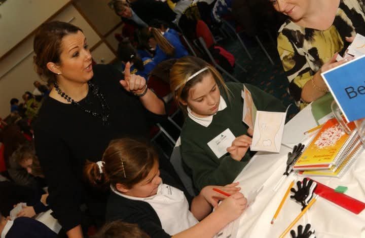 HullsEnterprise's tweet photo. Only three half months till #GEWUK we will be showcasing some memories from every November in the last 23 years of us hosting enterprise actives

In this series of photos we feature primary school  pupils in 2010 with @ClaireLYoung

#GEWHull  #GEWMemories #EnterpriseSkills https://t.co/x3vnrzEkBp