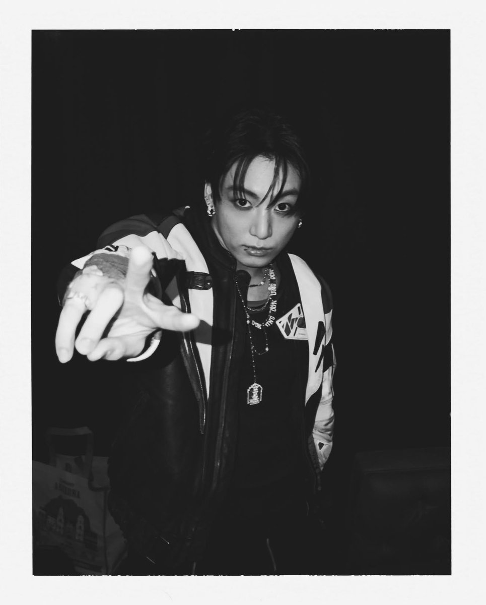 kthjjg's tweet photo. ITS LITERALLY NOT OBVIOUS AT ALL LMFAO https://t.co/14epSDBCif