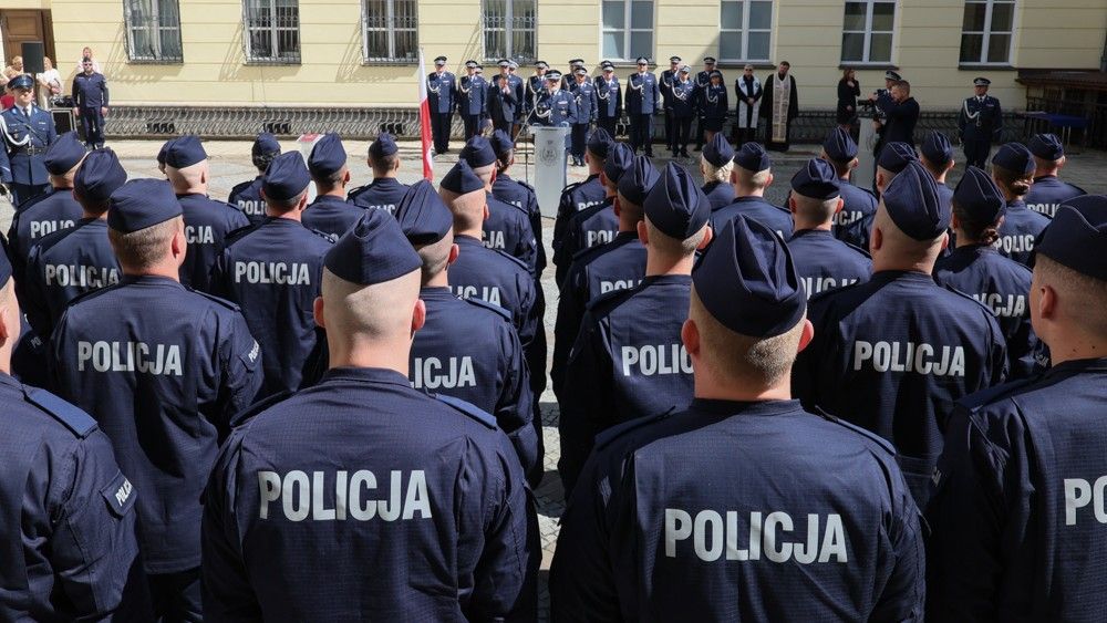 InfoSecurity_24's tweet photo. Nowe „szaty” Policji. Formacja zmieni logo ➡️ https://t.co/jX4iPxJNyP

@Defence24pl @PolskaPolicja @MSWiA_GOV_PL

Fot. KSP https://t.co/jyK3qJF6lF