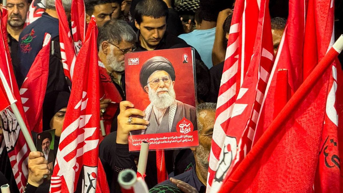 Ya_Fatemeh_113's tweet photo. اربعین، ایستگاه آخر برافراشتن پرچم خونخواهی نیست؛
آغاز عهدیست که تا ظهور ادامه دارد.
#پرچم_سرخ https://t.co/6sRKbMZzKE