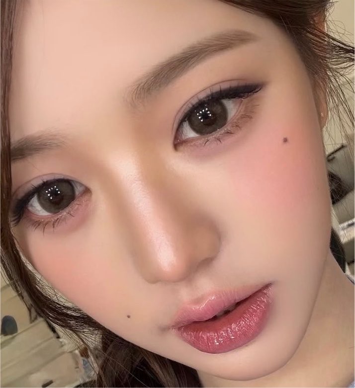 popoen_'s tweet photo. 流行りの爆美の目ともみんなコレ
☑︎まつ毛盛りすぎない
☑︎アイラインは太くフワッと
☑︎目頭から目尻までしっかりとまつ毛の隙間を埋めるようにペンシルライナー
☑︎下瞼のキワを暗めのブラウン
☑︎全体的にマットなブラウン基調
☑︎チークもリップも一滴ベージュ感
☑︎目頭明るく https://t.co/21X9E00S2P