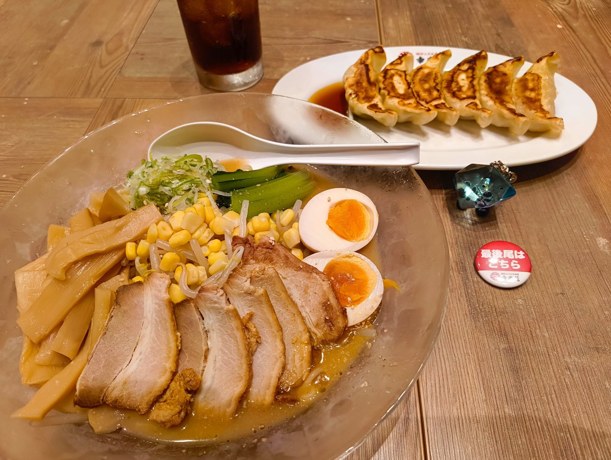 mosamasan's tweet photo. kakuﾀｿ〜
幸楽苑の冷やし味噌らーめん
餃子セットメンマチャーシュートッピングだよ〜
ｱﾁｭｲからコーラサワーも飲んだよ〜

７億年ぶりに寄った秋葉原にて。
ねぎトッピングでも良かったな。美味しかったよ〜 https://t.co/fAhrJRGFpK