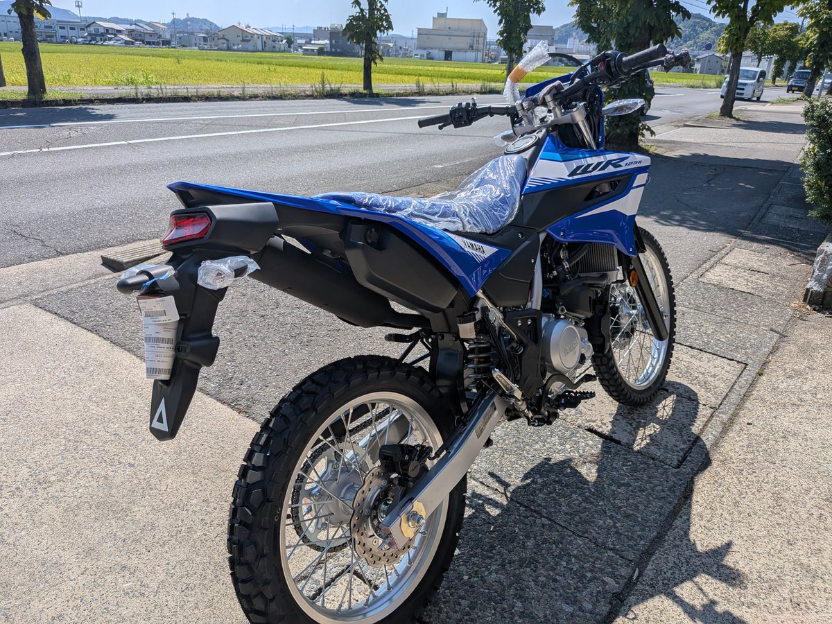 YSTECH24's tweet photo. ✨✨✨WR125R入荷✨✨✨

やーーーっと入ってきました😅
黒色を納車させてもら���てから、次が中々入ってこないので検討してもらってるお客様には大変ご迷惑をおかけしました🙇

やっぱり個人的にはこの青色がいいですね🥰

ローダウンシートも用意してあるので是非ご来店くださいませ😁

#WR125R https://t.co/x2gtiQ9i97