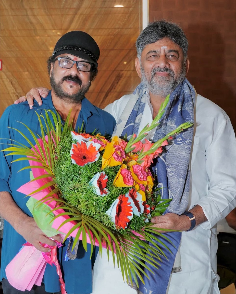 DKShivakumar's tweet photo. ಕಾಲ ಉರುಳಿದರೂ ಕಳೆಗುಂದದ ಸ್ನೇಹ ನಮ್ಮದು... https://t.co/HsLJogOpow