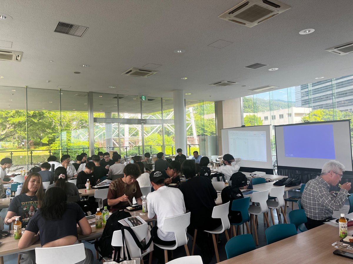 27_dxk's tweet photo. 参加校18校目は、大阪産業大学です✨️

大阪産業大学は3年次から五つあるコースから選択しそれぞれの専門分野を学びます📚✍🏻建築・環境デザインコースでは、それぞれのテーマにふさわしい組み立て方を見つけます👀‼️

#建築 #建築学生とつながりたい
#建築設計 #卒業設計
#diplomaxkyoto27 https://t.co/o7gqNjyYVy