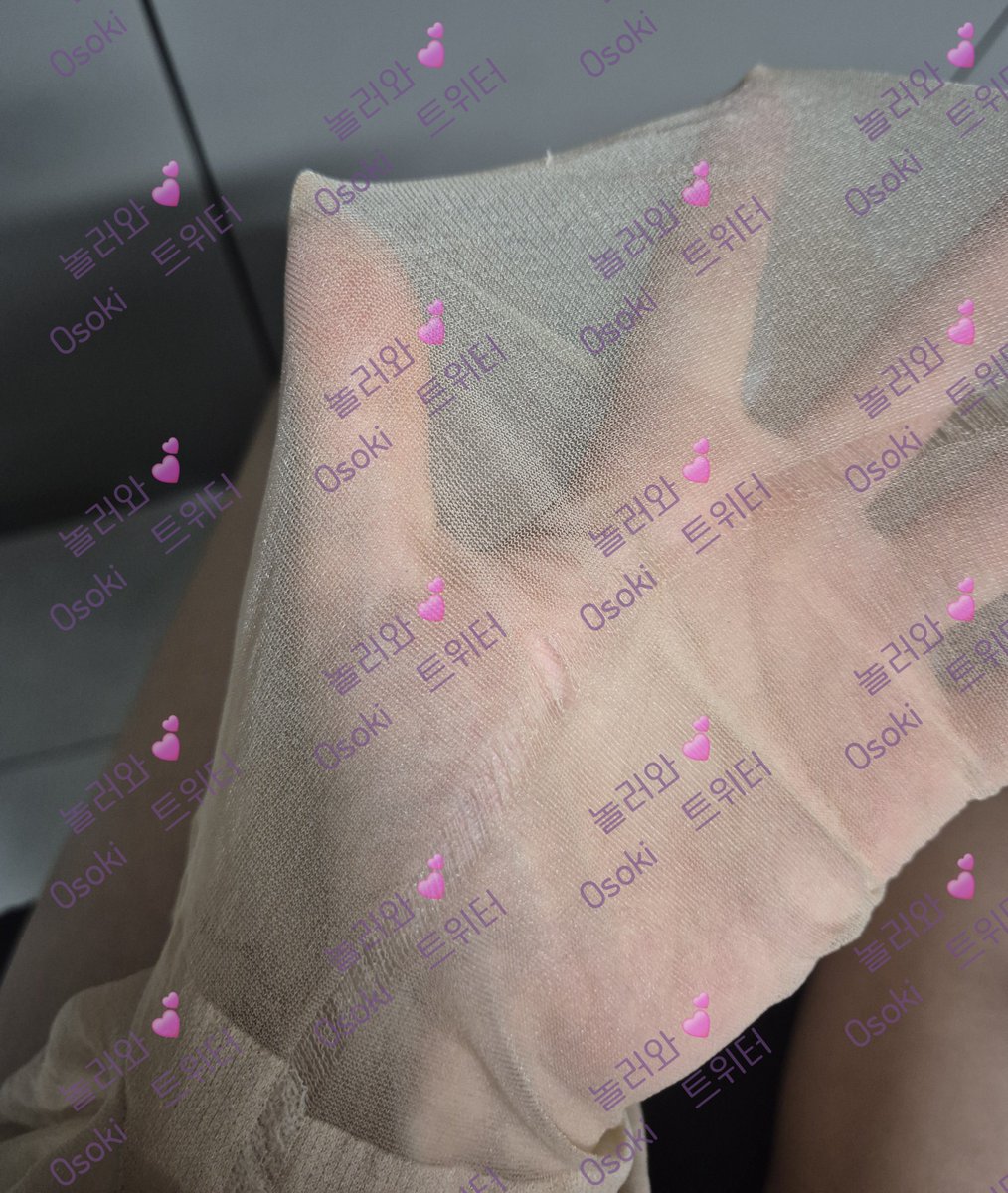 0soki0's tweet photo. 날씨가 더워  쉬야싸구, 
몸에 땀나서 스타킹이 붙어서 올리다가~올나갔넵~ 
올나간 이틀입엇던 살스2.0 

#입엇던스타킹 #살스 #올나간살스
#신던스타킹 #중고스타킹
#페티쉬판매 https://t.co/GwmEMDG5Hi