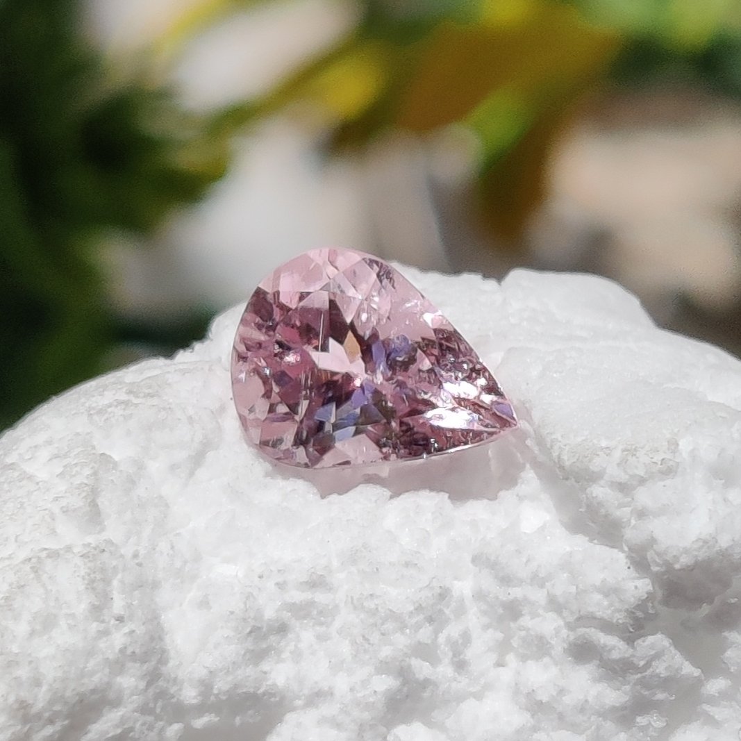 NkGemstone's tweet photo. 販売中✨✨

天然の希少なトルマリン、ペアシェイプ、ピンク🌸と小ぶりなブルー💙の色合いのトルマリンルースストーン。どんなジュエリーにも最適です。
サイズ：8×6mm
重量：1.10カラット
ご購入の際は、性別をお選びください👇👇😍✨🌸💙

https://t.co/tCBDBPaDTL https://t.co/BhVbd6C1yg