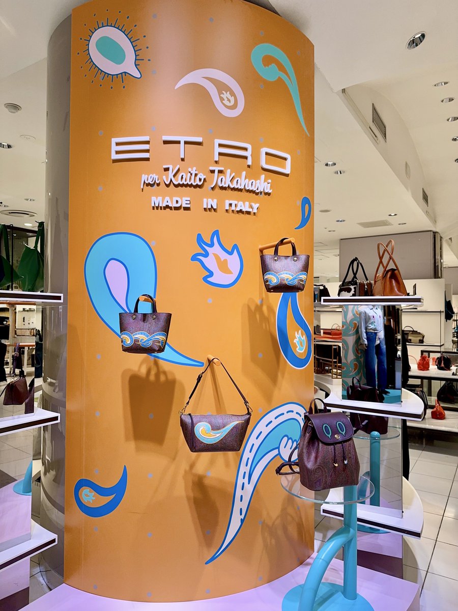 1990kkkkp's tweet photo. 1階の中央エリア(ステージとは別の場所)にもいくつか展示があって、正面玄関から遠目にこれが見えた時の驚きや感動は今後ずっと忘れられないだろうなあ…と。ただただ噛み締めました。
#ETROperKaitoTakahashi https://t.co/pxWnchJ0VM