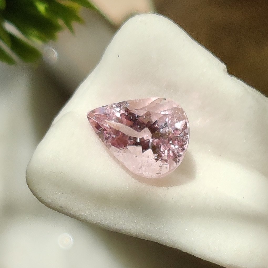 NkGemstone's tweet photo. 販売中✨✨

天然の希少なトルマリン、ペアシェイプ、ピンク🌸と小ぶりなブルー💙の色合いのトルマリンルースストーン。どんなジュエリーにも最適です。
サイズ：8×6mm
重量：1.10カラット
ご購入の際は、性別をお選びください👇👇😍✨🌸💙

https://t.co/tCBDBPaDTL https://t.co/BhVbd6C1yg