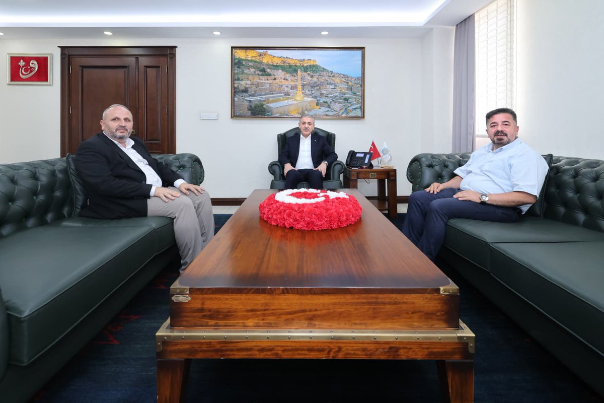 Mardin_Valiligi's tweet photo. Valimiz Sayın @tuncay_akkoyun ;
➡️ Mardin STK Platformu Dönem Sözcüsü ve Mardin Gazeteci ve Yazarlar Cemiyeti Başkanı Abdülkadir Üründü ile Memur-Sen Mardin İl Başkanı Abdulselam Demir'i Valilik Makamında ağırladı.

@iletisim 
@TC_icisleri https://t.co/8HAHeQYMTa