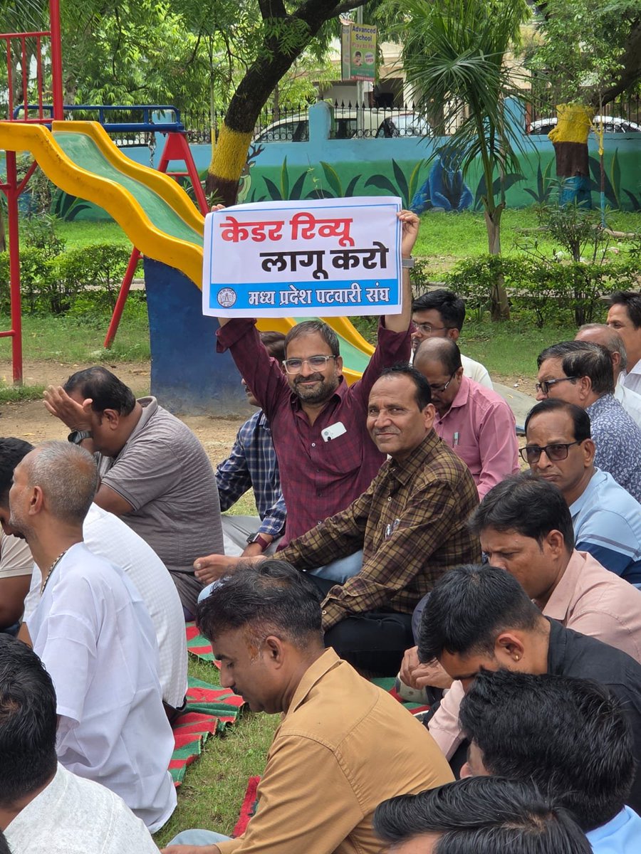 gopalbhati1986's tweet photo. मध्य प्रदेश पटवारी हड़ताल https://t.co/Cu100ryrcg