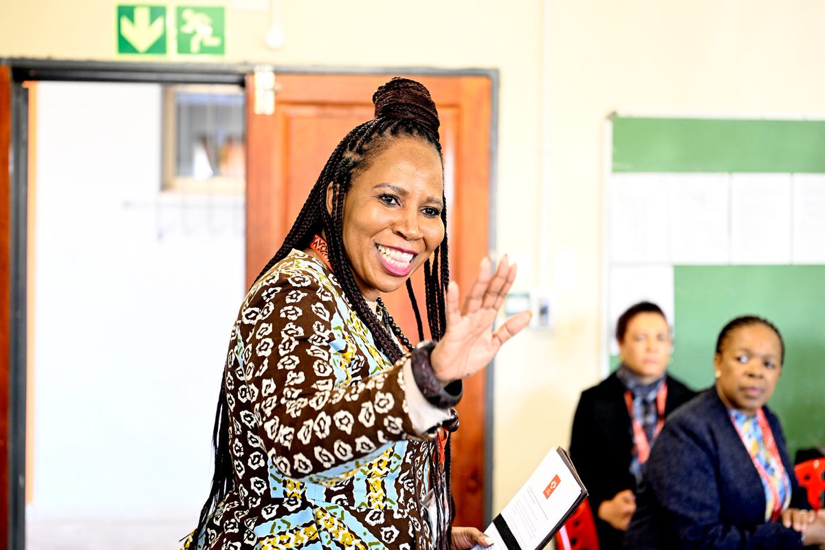 ujfm's tweet photo. The University of Johannesburg welcomed a delegation from Uganda to the Funda UJabule Teaching School to exchange knowledge, strengthen teacher education, and explore innovative approaches to curriculum development. 🌍📚
@go2uj 
#UJFM #Education #UJ https://t.co/btr9TdvayT