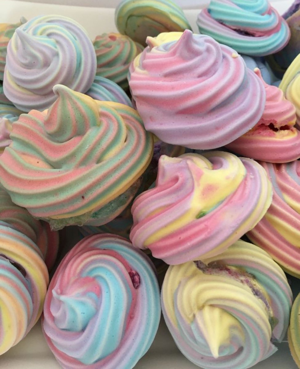 sweetberryfair's tweet photo. this or that // unicorn theme 🦄

cals are not counted {♡}
7 days duration
#foodpoll #interactivethread #edtwt #dessert #unicorn #polling #games https://t.co/LCKUa2paN8