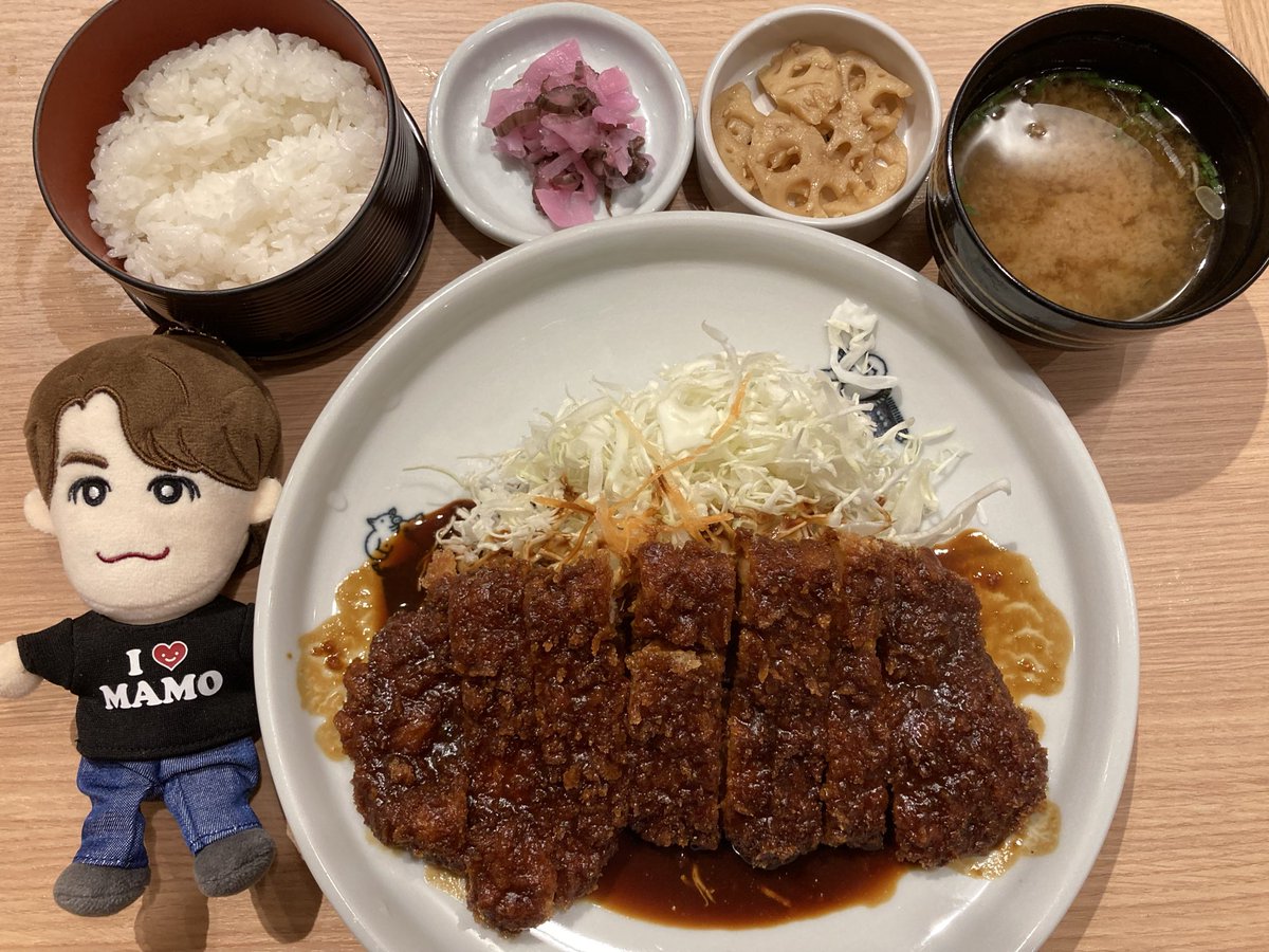 lillyrosemama's tweet photo. 名古屋めし、矢場とんで締め🐷
柔らかくて、味噌だれが意外にさっぱりしてて美味しかった😋
今回の沖縄旅行はこれにて終了✨
お付き合いいただき、ありがとうございました🥰 https://t.co/39r7TMBbWR