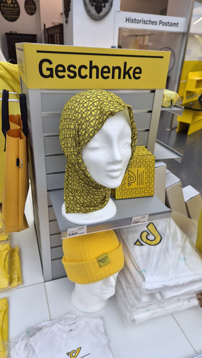 LeoLugner's tweet photo. „Die Post bringt allen was.“ Früher Briefe und Pakete, heute Kopftücher mit Post-Logo. Ein Symbol, das für viele eine fragwürdige Entwicklung widerspiegelt. #Islamisierung https://t.co/tcGEbH5hLQ