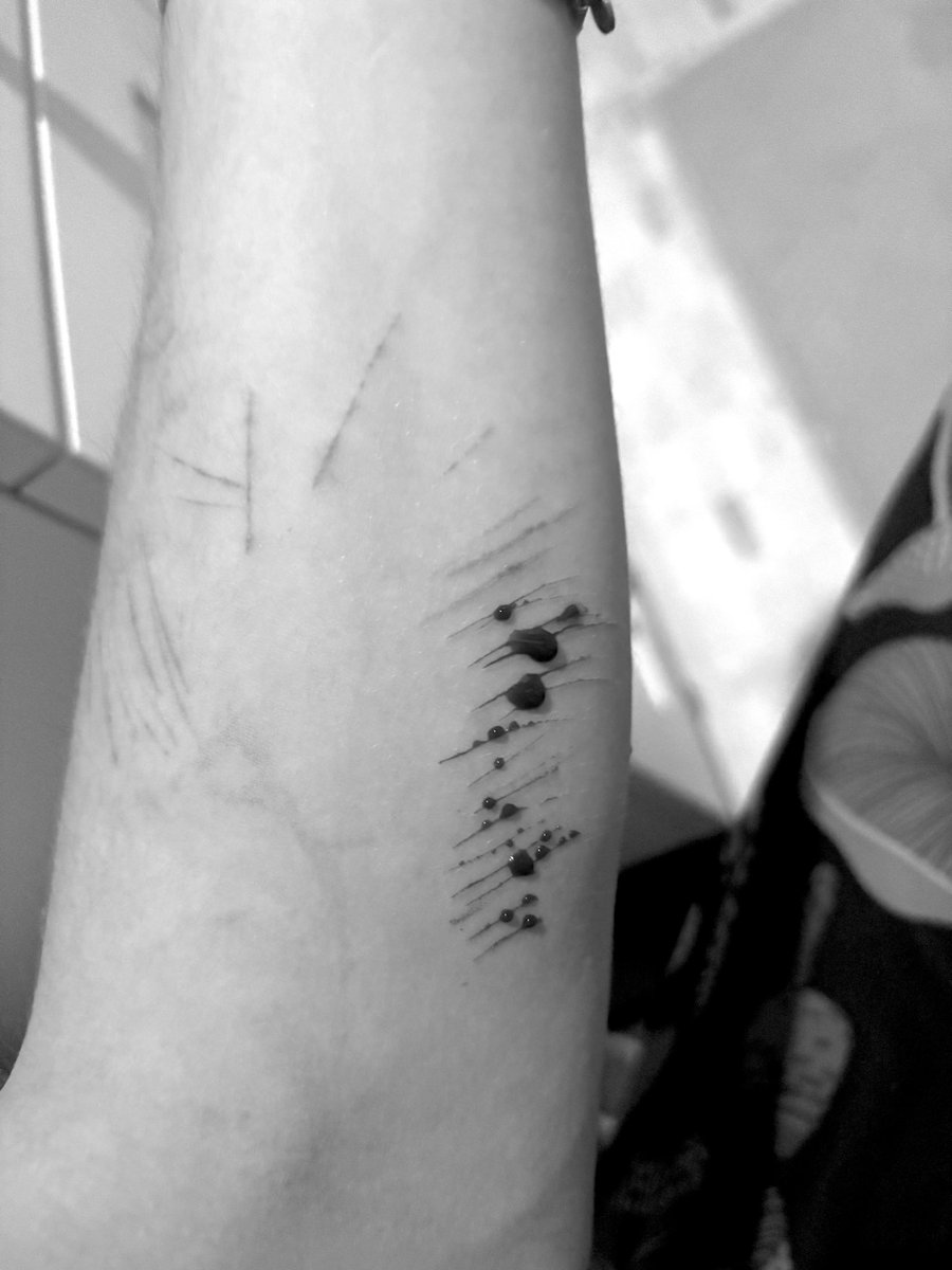 Also2KookyCrank's tweet photo. SFX AI HALLOWEEN MAKEUP SFX SFX FAKE FAKE FAKE

Cat scratches / bb styro?

#shedtwt #slittwt https://t.co/z8Rn2Z9wly