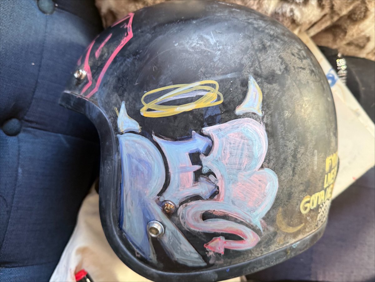 ciggareb's tweet photo. sped helmet https://t.co/DH3sxpNOPA