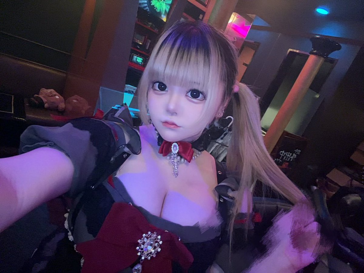 kill_luvS2's tweet photo. @fKh6YJ4z6F9DY6O はじめまして♩
宗右衛門町にある【小悪魔ちゃんに堕とされたい】
はいかがですかꔛෆ

飲み放題￥1500~＋tax
タバコは紙も電子も吸えてカラオケもあります♪

胸が制服から溢れてます。

良ければ候補に入れてくれたら嬉しいです𝝑𝝔 https://t.co/IykYE4xQaB