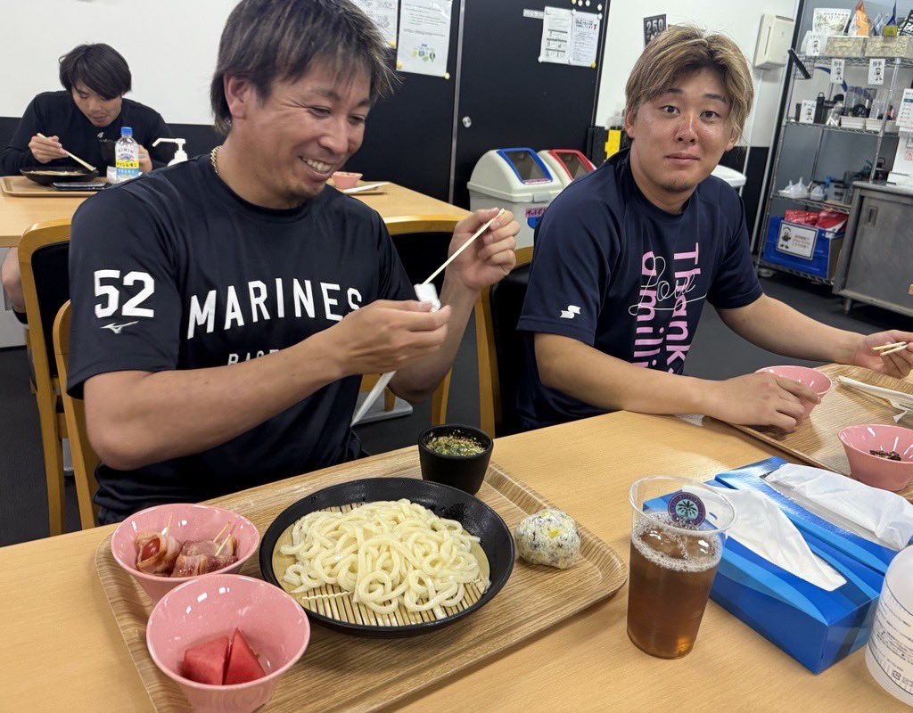 chibalotte_pr's tweet photo. ちなみに #益田直也 投手の本日の食事はこちらです！
#chibalotte #広報 #鈴木昭汰 https://t.co/bVS9cbhQ2R