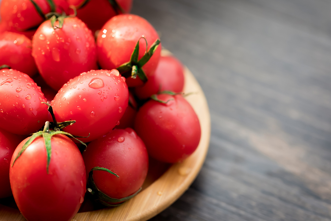 DeepakS12299077's tweet photo. Just tried the new organic cherry tomatoes from the local farm—burst with sweet juice, no weird aftertaste, perfect for morning salads! ， https://t.co/NdcDJTMIdf