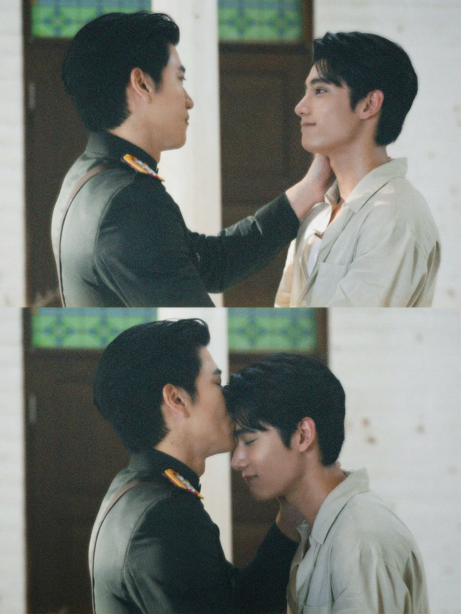 fr0zenbabii's tweet photo. ‘ กระหม่อมรักฝ่าบาท รักมาก ๆ รักมากกว่าทุกสิ่งทุกอย่าง รักมากกว่าชีวิตตัวเองสะอีก ’ 

— ภพธีร์, มิถุนายน 2475 

[ 🪷 ; #อรุณรุ่ง #TheEdgeOfHorizon ] https://t.co/f5JDYL2yEr