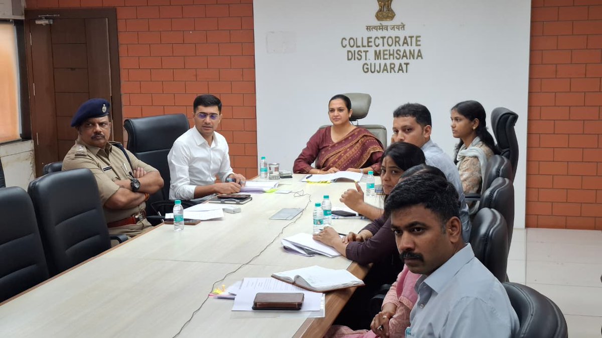 CollectorMeh's tweet photo. માન.રાજ્યપાલશ્રીની ગરિમામયી ઉપસ્થિતિમાં આગામી તા. 07 અને 08 ઓગસ્ટે યોજાનાર ગ્રામ કલ્યાણ કાર્યક્રમના સફળ આયોજન માટે માન. રાજ્યપાલશ્રીના સચિવશ્રીના અધ્યક્ષસ્થાને વી.સી. ના માધ્યમથી યોજાયેલી સમીક્ષા બેઠકમાં ઉપસ્થિત રહી જરૂરી માર્ગદર્શન મેળવ્યું.
@CMOGuj @sanghaviharsh @MLASanjaysinh https://t.co/GPA4q5I6Bf