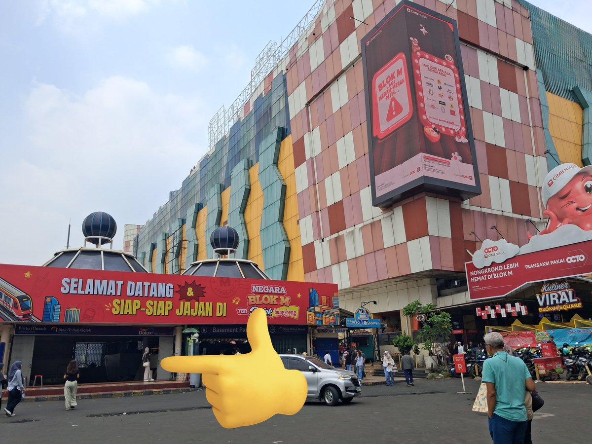 I_jakarta7's tweet photo. ここ知ってた？

Blok M Square横の地下グルメ街が想像以上にすごかった…😳✨

📍Blok M Square前の屋台を左に歩いていくと地下へ降りられます！

今回食べた
Soto Arab Betawi（Rp.55,000）

✔️ゴロゴロ牛肉たっぷり
✔️濃厚だけど重すぎないスープ
✔️ボリューム満点で大満足🤤

#ジャカルタ駐在妻 https://t.co/AHLAg2x8rJ