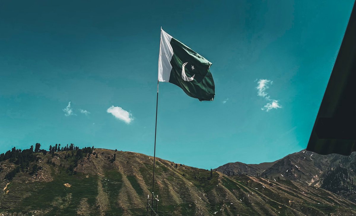 jacksonhinkle's tweet photo. 📍🇵🇰NEW:

Pakistan officially started exporting vehicles to Bangladesh after signing a trade agreement. The first batch is modest (100 vehicles), but over four years exports are planned to reach 5,800 units. https://t.co/7hyt7jwy3k