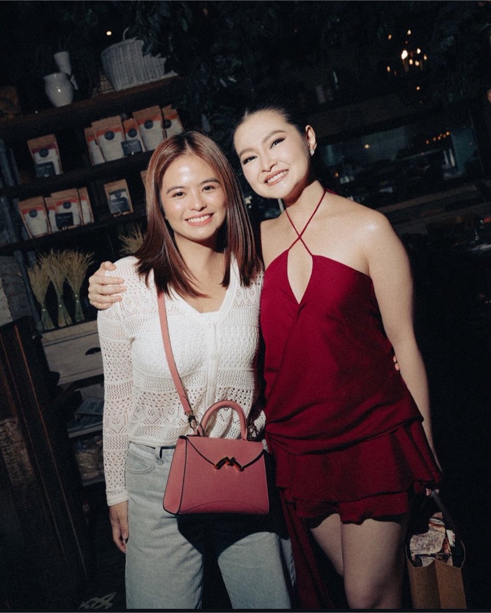 wordy4wilbea_'s tweet photo. these pretty besties 🤩 https://t.co/rgFZPXkCrW