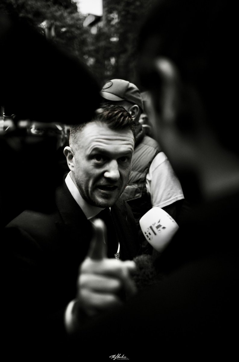 thenowherephoto's tweet photo. While I’m back in London today, I couldn’t help thinking about this shot of @TRobinsonNewEra outside court.

Absolute chaos. A wall of photographers and videographers all fighting for the same moment.

I’m not a press photographer. I don’t shoot for newspapers.

I shoot because I love photography and the craft behind it.

Taken on a rangefinder, so the focus isn’t quite perfect… but let’s call that artistic interpretation. 📷