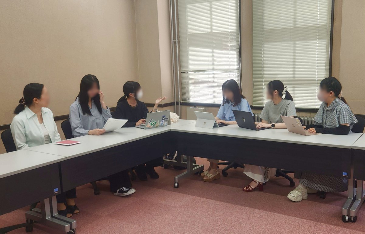 Doshisha_CLS's tweet photo. 8月4日･5日に第2･3回ミーティングを行いました。

​各校の先生方をお招きして企画内容について話し合い、着々と準備が進んでいます！

今年のCLSは12月19日（土）に開催いたします！皆さまのご来場を心よりお待ちしております︎🎄

​#同志社 #同志社大学 #同志社女子大学 #同志社CLS #クリスマス https://t.co/8a5CIcLV9D