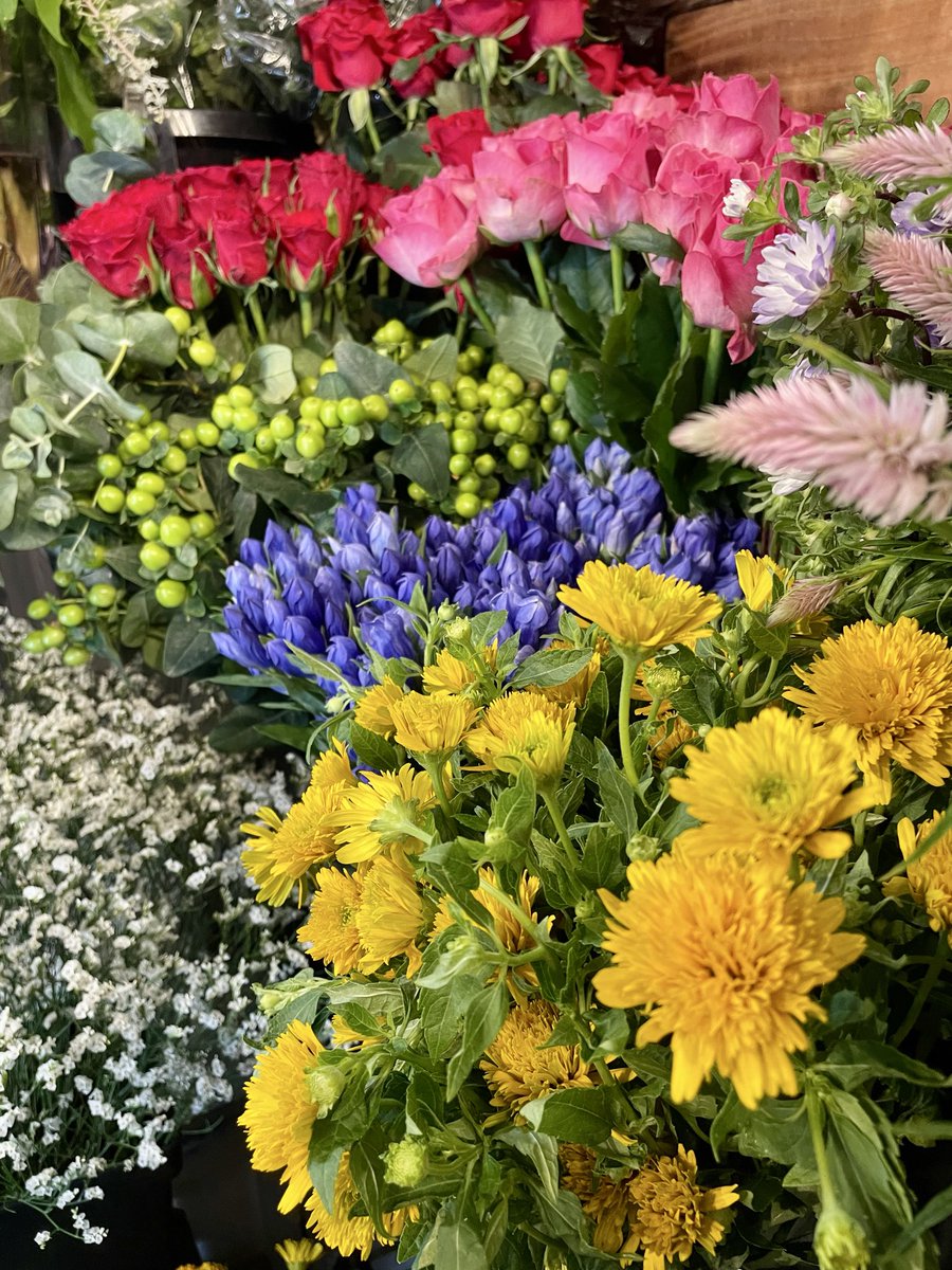 FlowerS48901380's tweet photo. 🌻夏を彩るお花が店内いっぱいに並んでいます✨お盆のお供え花や、ご先祖様を迎える、お花のご予約・ご注文も承っております🪷お気に入りのお花を見つけにぜひお気軽にお立ち寄りください😊
皆さまのご来店を心よりお待ちしております🙇‍♀️ #お盆 #花屋 #近くの花屋 #水元 #季節のお花 https://t.co/YHDS9V2if4