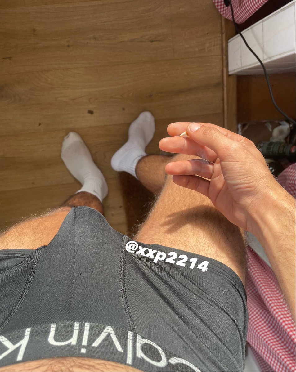 xxp2214's tweet photo. beg for my attention 🤣🧎🏼‍♂️ https://t.co/YNDvkrNkmO