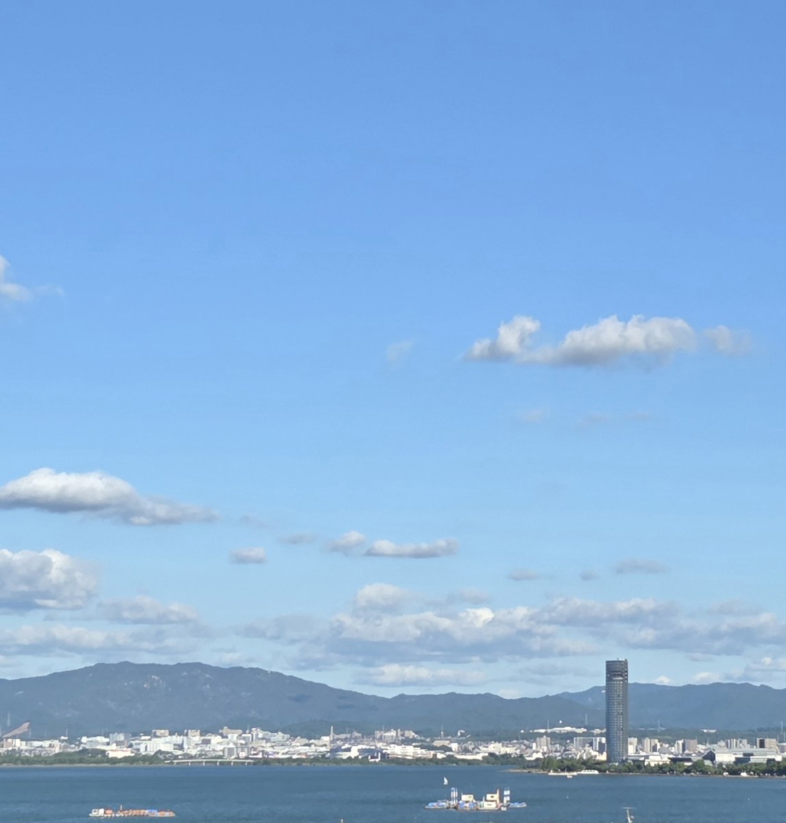 fti_ymmt's tweet photo. 2026びわ湖大花火大会の発射台(筏)
今年(8月6日)はドローンショーも…
#イマソラ #琵琶湖 #企業公式相互フォロー https://t.co/opzMUZpa6R