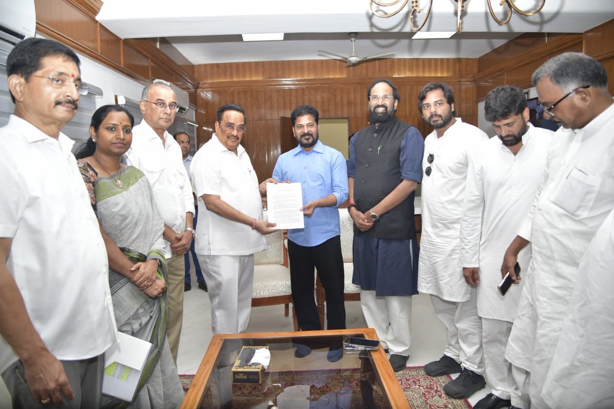 vkgaddam's tweet photo. I accompanied Telangana Chief Minister Shri Revanth Reddy in a meeting with Union Jal Shakti Minister Shri C.R. Patil at Shram Shakti Bhavan in New Delhi. We held detailed discussions on several issues of strategic importance to Telangana.

During the meeting, we raised matters relating to the inter-state water disputes between Telangana and Andhra Pradesh, the restoration of the Kaleshwaram Project, the Godavari–Banakacherla proposal, and the need for early Central approvals for pending irrigation projects in the state. We urged the Union Government to extend full support to ensure the timely implementation of these projects, which are vital for irrigation expansion, water security, and the overall development of Telangana.

I remain committed to working tirelessly to safeguard Telangana's interests and to ensure that projects crucial to the state's progress receive the necessary support and clearances from the Central Government.

@revanth_anumula @CRPaatil @DoWRRDGR_MoJS @INCIndia @INCTelangana