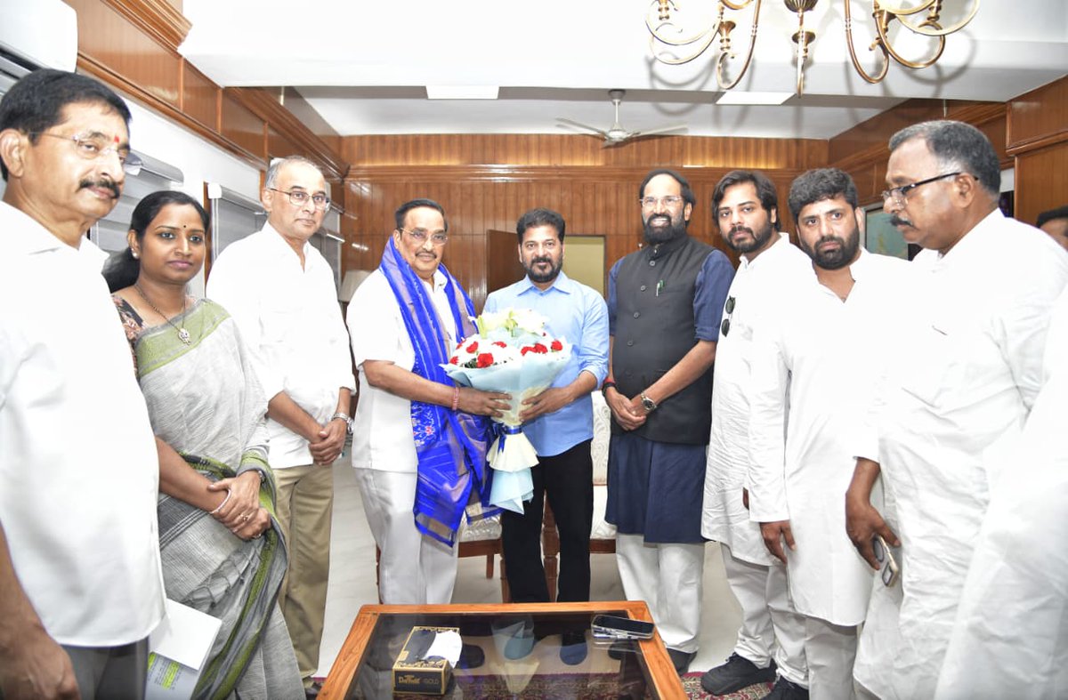 vkgaddam's tweet photo. I accompanied Telangana Chief Minister Shri Revanth Reddy in a meeting with Union Jal Shakti Minister Shri C.R. Patil at Shram Shakti Bhavan in New Delhi. We held detailed discussions on several issues of strategic importance to Telangana.

During the meeting, we raised matters relating to the inter-state water disputes between Telangana and Andhra Pradesh, the restoration of the Kaleshwaram Project, the Godavari–Banakacherla proposal, and the need for early Central approvals for pending irrigation projects in the state. We urged the Union Government to extend full support to ensure the timely implementation of these projects, which are vital for irrigation expansion, water security, and the overall development of Telangana.

I remain committed to working tirelessly to safeguard Telangana's interests and to ensure that projects crucial to the state's progress receive the necessary support and clearances from the Central Government.

@revanth_anumula @CRPaatil @DoWRRDGR_MoJS @INCIndia @INCTelangana