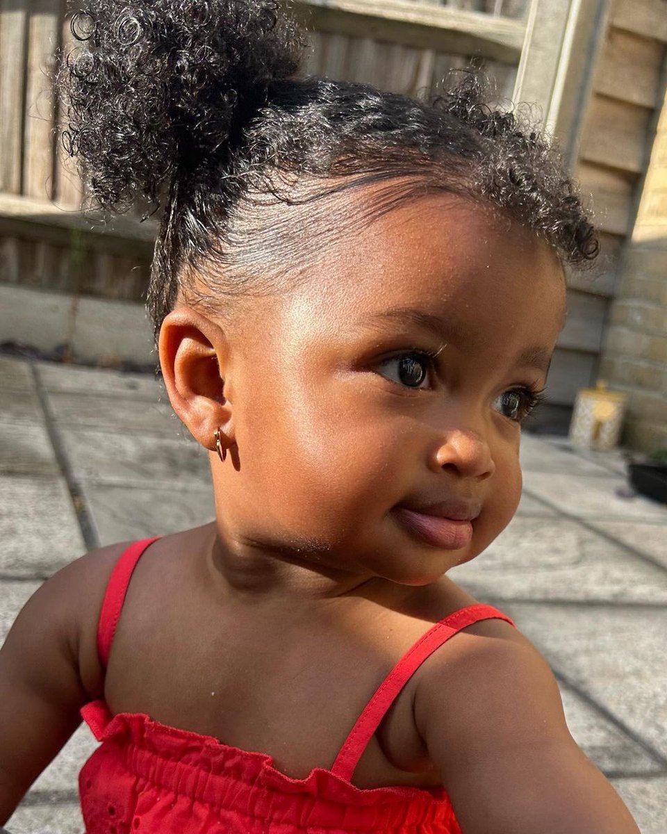 ThatgirlUriel's tweet photo. You can’t see this face and be sad. The smile could change your mood. https://t.co/WuJQE4PxNH