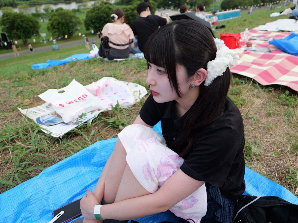 m____OuO's tweet photo. 花火大会の場所取り中〜 https://t.co/YAchjPu2Ma