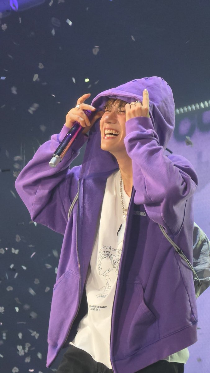 elmu0410's tweet photo. ชอบเตนล์รูปนี้มากๆ เป็นยิ้มที่ออกมาจากความสุขแบบจริงๆอะ อีโมอีกละ😭 https://t.co/mjs007OWjh