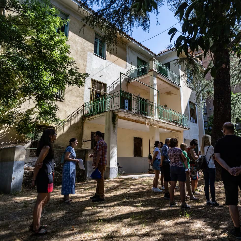 HET_Radio3's tweet photo. El hogar que acogió a Vicente Aleixandre y otros artistas, está siendo por fin restaurado, y se convertirá en la Casa de la Poesía en 2027. 

Nos lo cuenta Alejandro Sanz, presidente de la asociación de amigos de Vicente Aleixandre. https://t.co/XMLYp9f3Fe