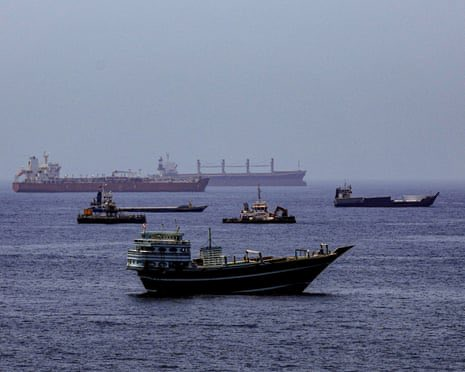 GulfTimes_QATAR's tweet photo. The US, Iran and Oman are reportedly closing in on a 60-day #interim agreement to #reopen the Strait of #Hormuz, with Washington aiming to announce the deal on Wednesday.

Under the proposed arrangement, inbound vessels would pass through Iranian waters and outbound vessels through Omani waters without transit fees. The sides would also work to clear naval mines and negotiate a permanent shipping agreement.

Source: Axios