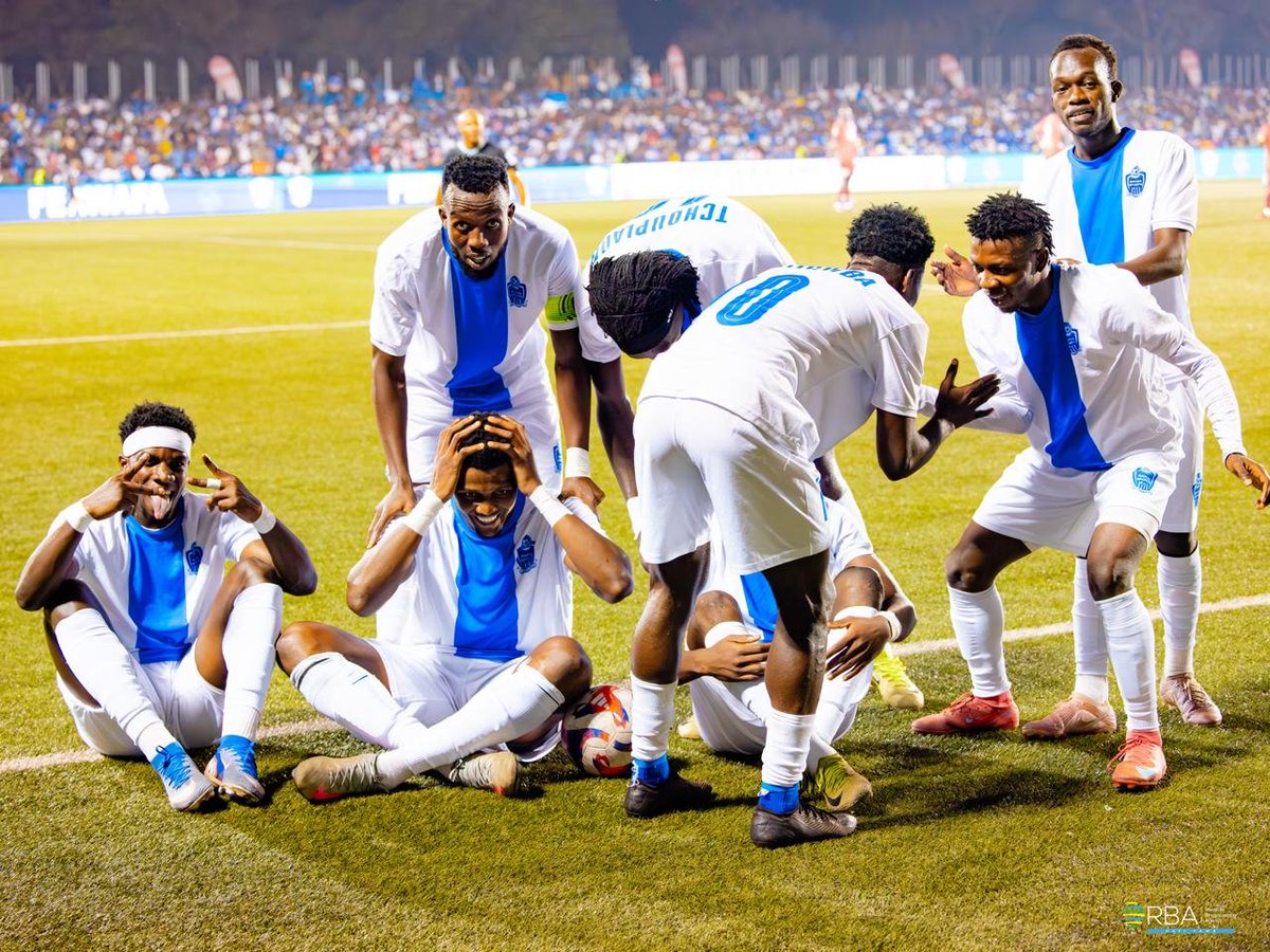 wampayijana0's tweet photo. IBARUWA IFUNGUYE 😌😌🥲
Dear @kwizigira aba Rayon turabizinezako ariwowe upanga abanyamakuru bogeza match kuri RBA tubabarire uturinde RUVUYANGA kuwa 5 nushake uzazane umwana ukora kuri RC nyagatare cg RC rusizi n' ahandi ariko uturinde RUVUYANGA Peee !!!!!!!!!!!!!!! https://t.co/bHTwKag8DB