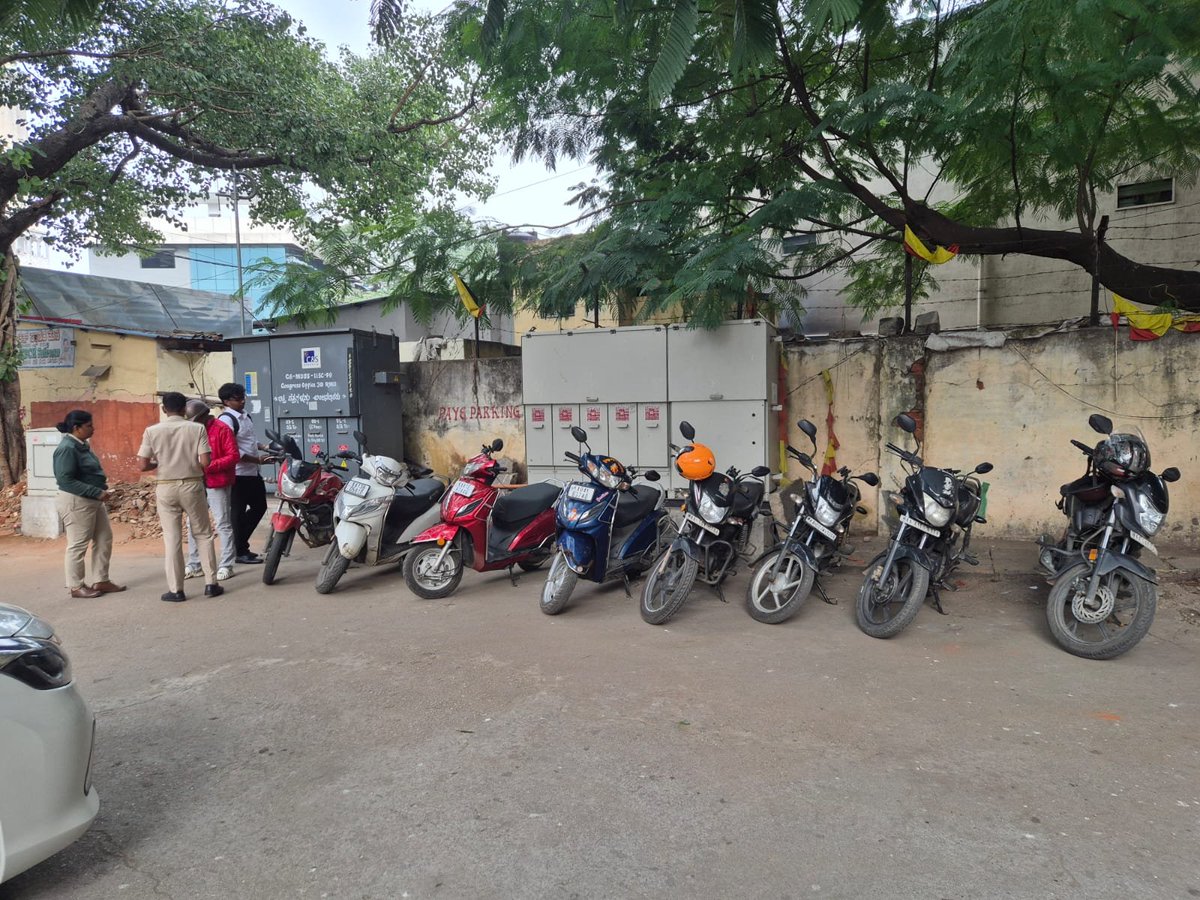 ChristinMP_'s tweet photo. 🚨 Karnataka resumes crackdown on bike taxis in Bengaluru; 30 two-wheelers seized

@byrathi_suresh @tdkarnataka

https://t.co/YPTO248NiQ https://t.co/jWevp6r55x