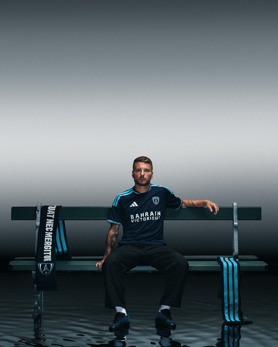 adidasFR's tweet photo. Le nouveau reflet de Paris. 💧 https://t.co/zk1fDRrfH2