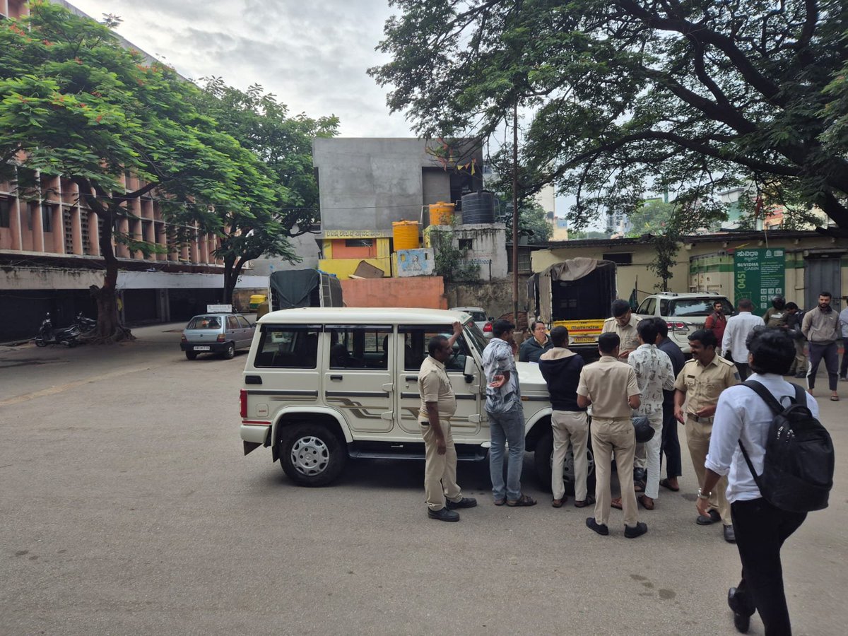 ChristinMP_'s tweet photo. 🚨 Karnataka resumes crackdown on bike taxis in Bengaluru; 30 two-wheelers seized

@byrathi_suresh @tdkarnataka

https://t.co/YPTO248NiQ https://t.co/jWevp6r55x