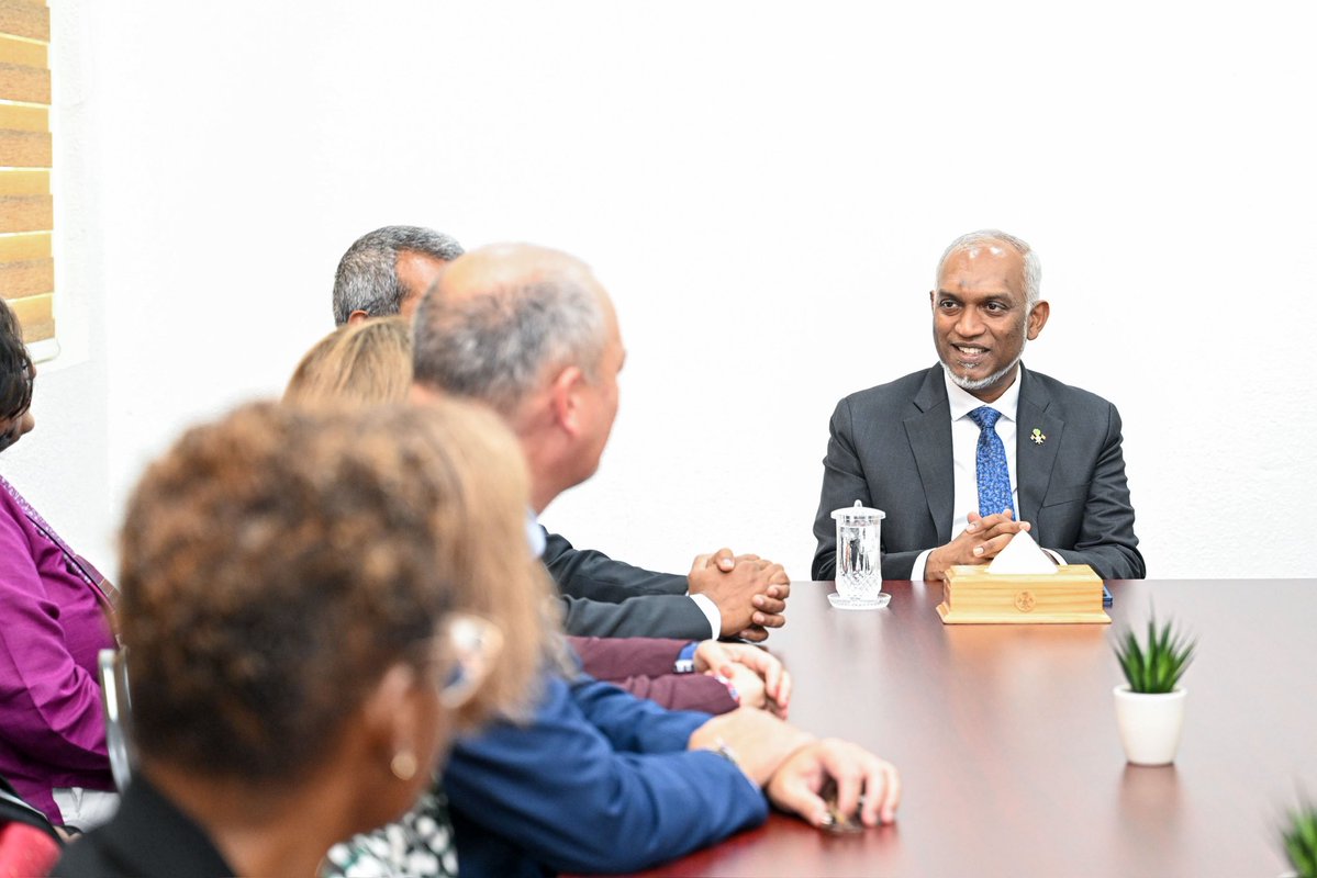presidencymv's tweet photo. President Dr @MMuizzu meets with the heads of Small Island Developing States (SIDS) Supreme Audit Institutions (SAIs) to discuss shared challenges and opportunities in advancing accountability across small island states.

#RayyithunGaathah #UkulhasVisit https://t.co/cF8CAePmgz