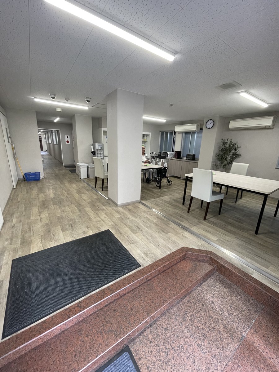 osakashien_sp's tweet photo. 実家を追い出されて、他県より歩いてきましたとのこと、即日住まいを確保し、食べ物の支援も行いました。

AREX自立支援センターは、所持金ゼロでも対応可能です。

AREX自立支援センター
無料相談窓口
📞0120-022-090
LINE　https://t.co/Mhlui4TlMZ https://t.co/tJxZHhLZJK