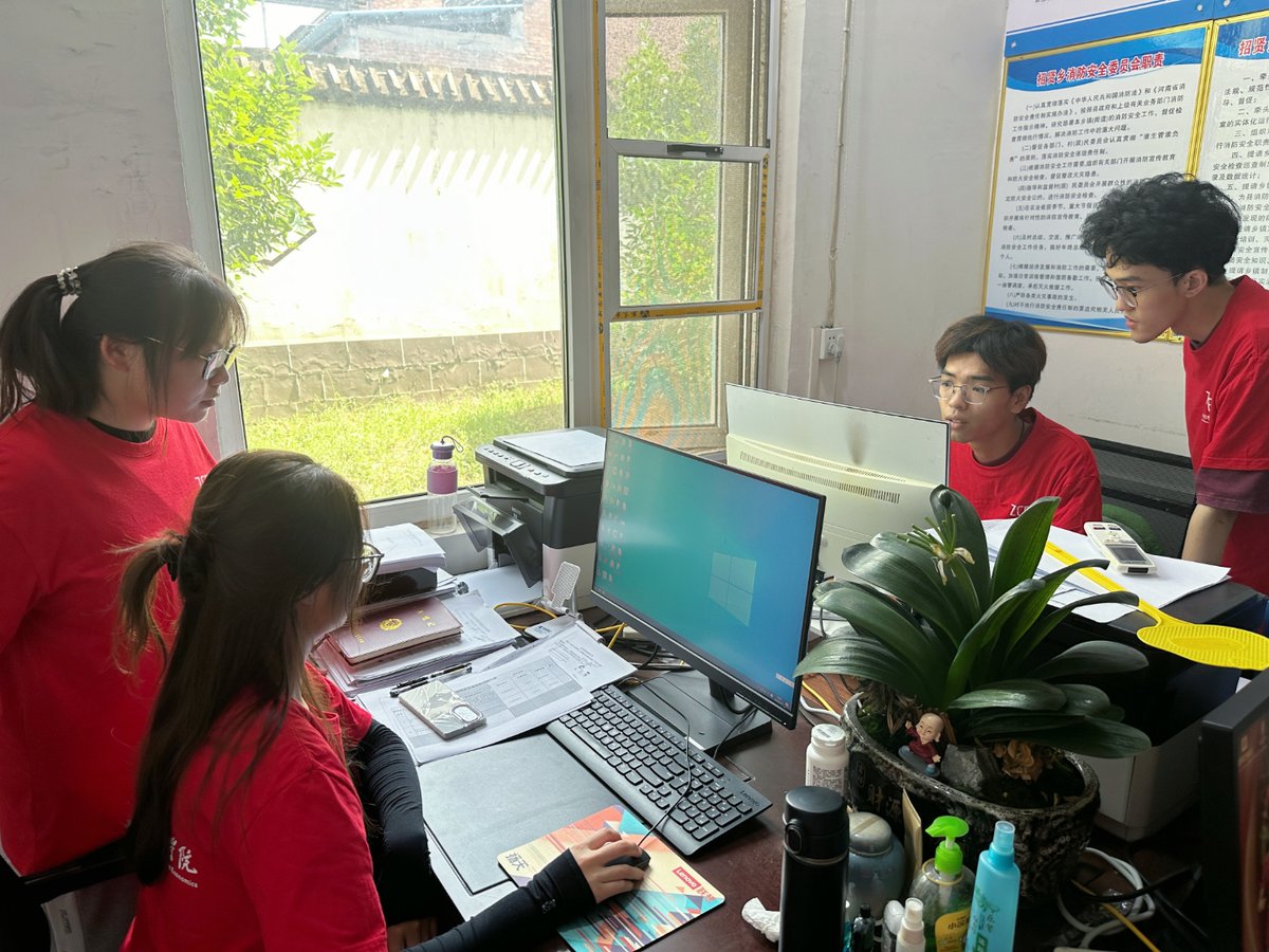 FYCoverSongs's tweet photo. Our small team just crushed a tricky project milestone together  Nothing beats the power of brainstorming u0026 supporting each other! #TeamworkWin #Collaboration https://t.co/0QmDq5Uvjz