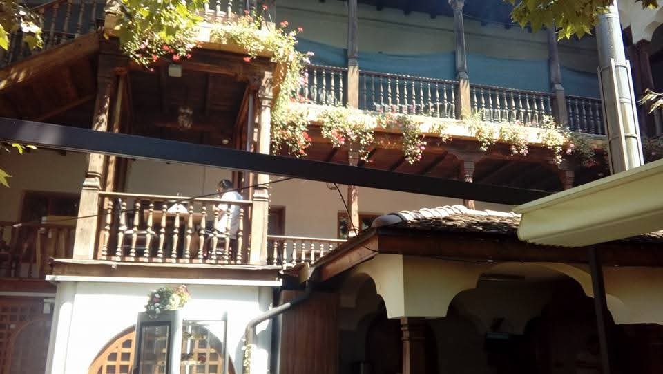 xyzwtf_55's tweet photo. Lunch out at Manuc Inn
To damn hot to cook😏
#heatwave https://t.co/wxu4EMuNP1